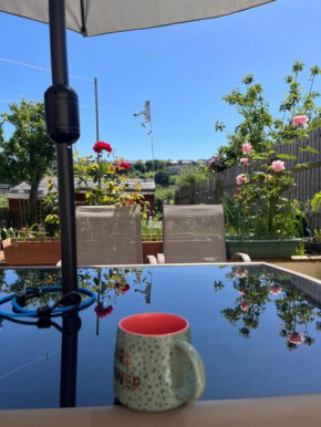 Apartment with shared garden